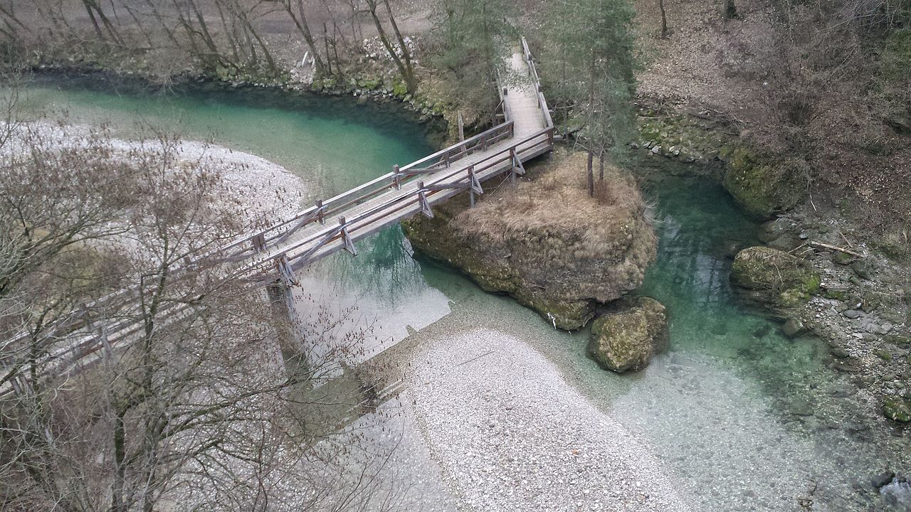 Kranj._Reka_Kokra._Kanjon_reke_Kokre._Town_Kranj._River_Kokra_Januar_2016